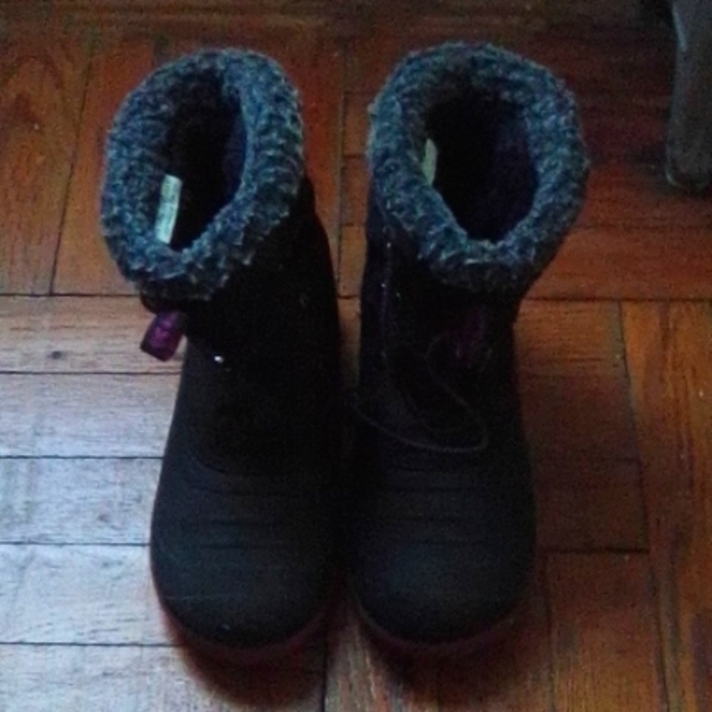 Women's Black All Winter weather boots. Kamik. Size 5.